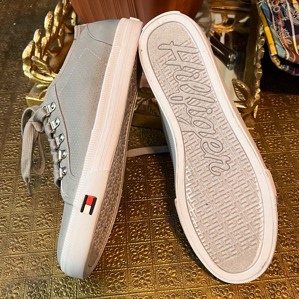 Tommy Hilfiger Womens White Casual Sneakers Shoes Size 7.5 NEW